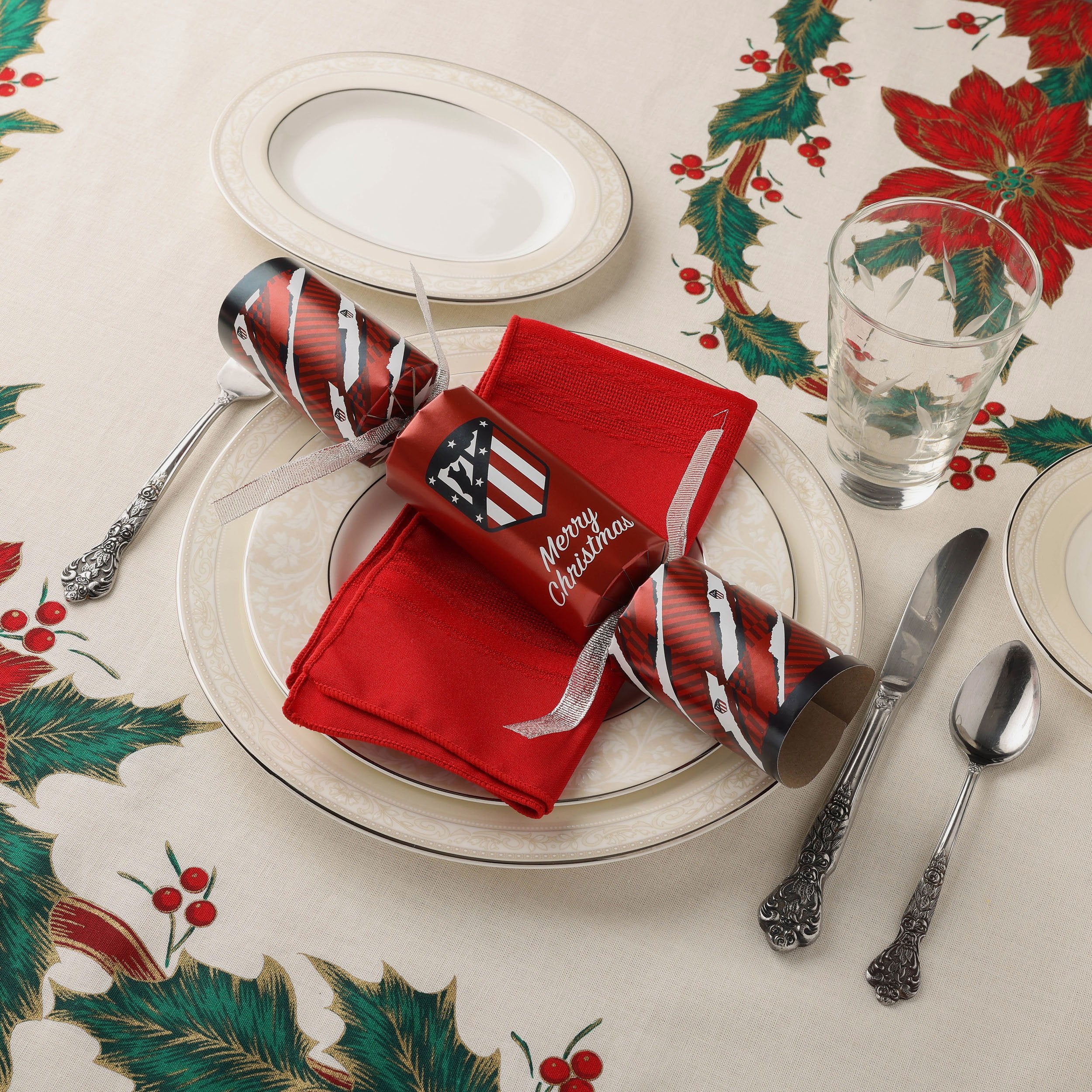 Atletico Madrid FC 6 Pack Christmas Holiday Crackers - Image 3