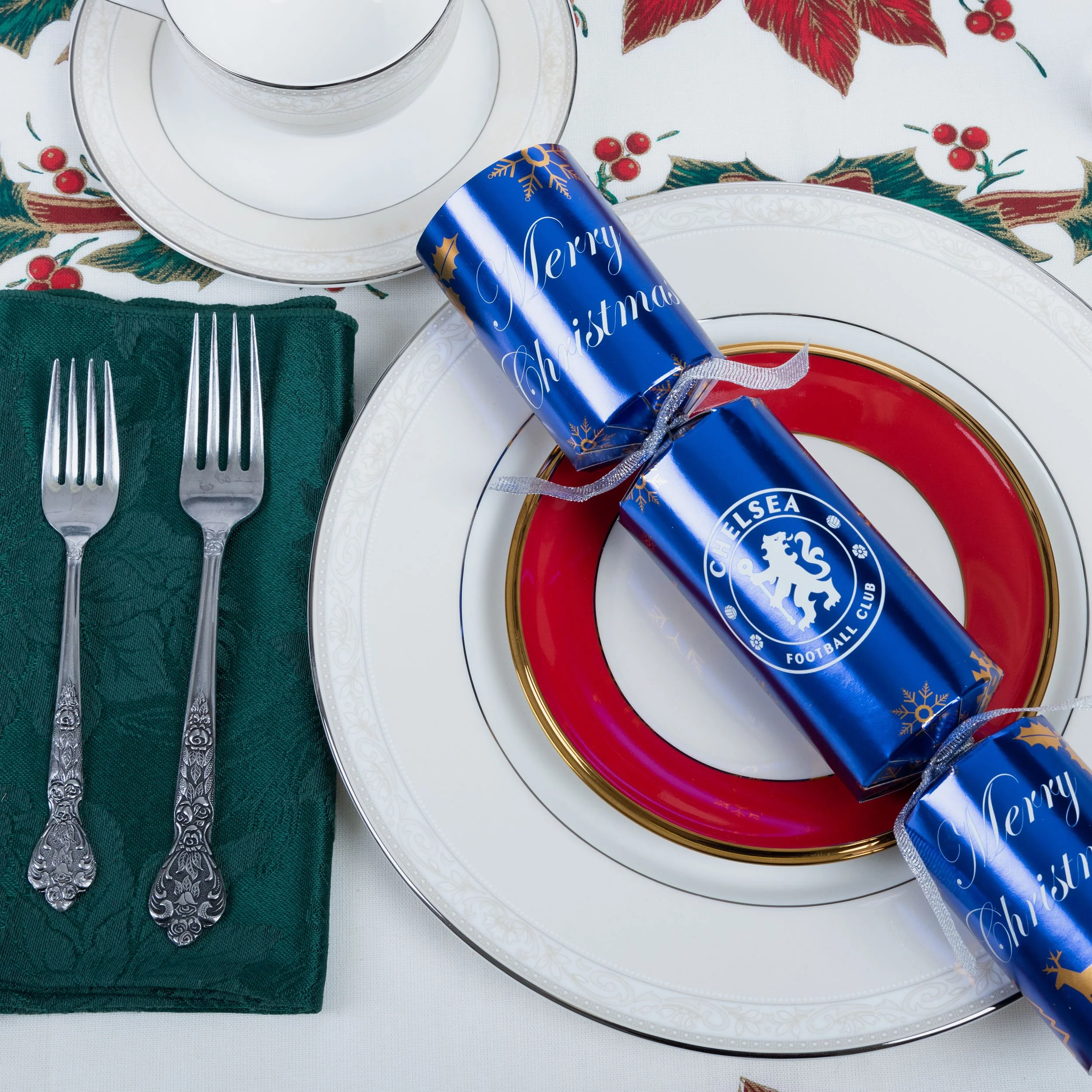 Chelsea FC 6 Pack Christmas Crackers - Image 3