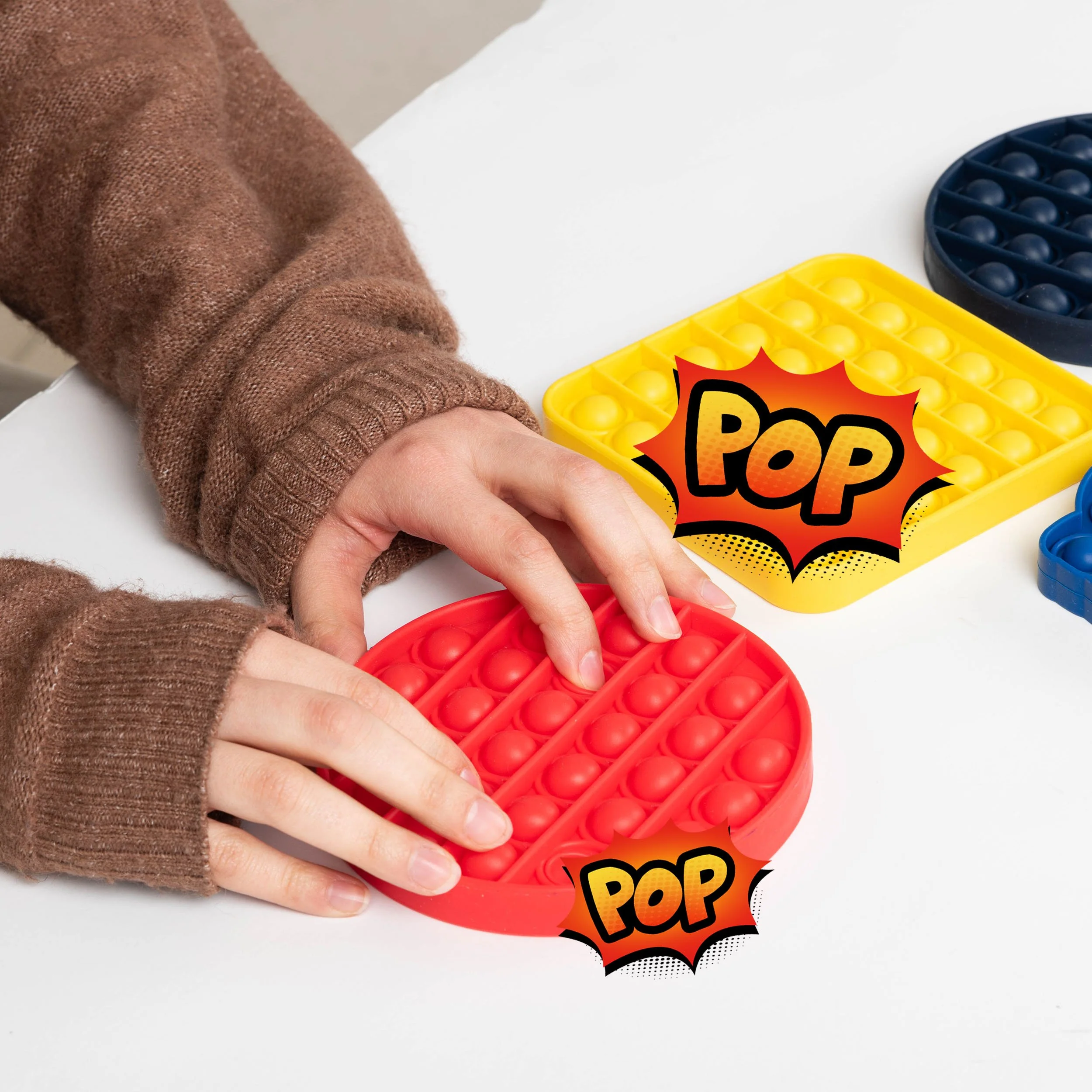 England 2 Pack Circle & Heart Push-Itz Fidget - Image 3