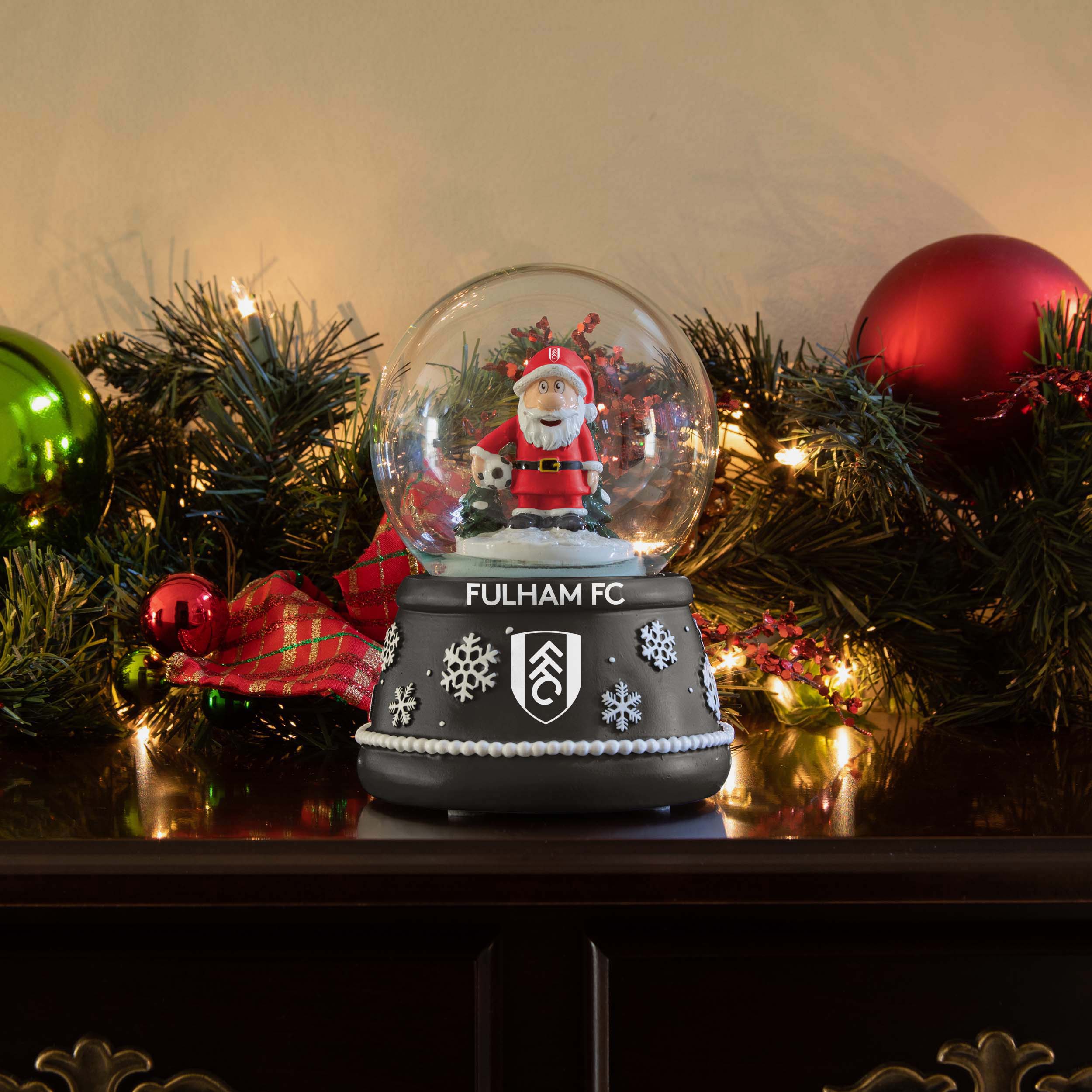 Fulham FC Gnome Snow Globe - Image 4