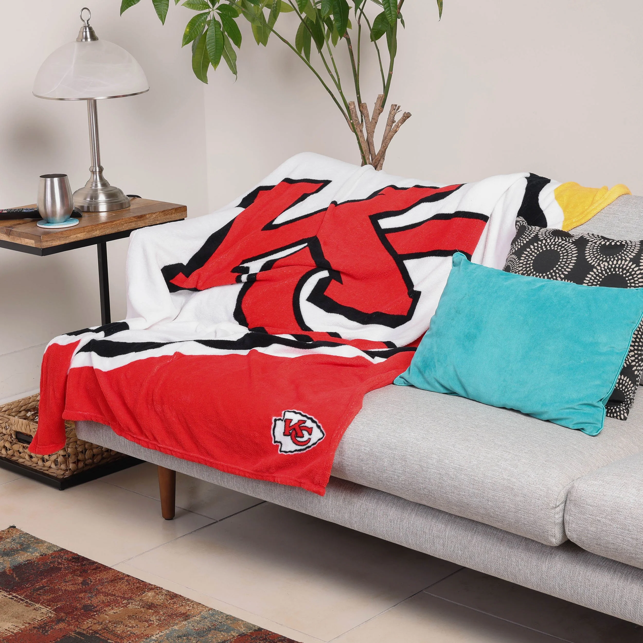 Kansas City Chiefs Supreme Slumber Plush Throw Blanket - Image 2