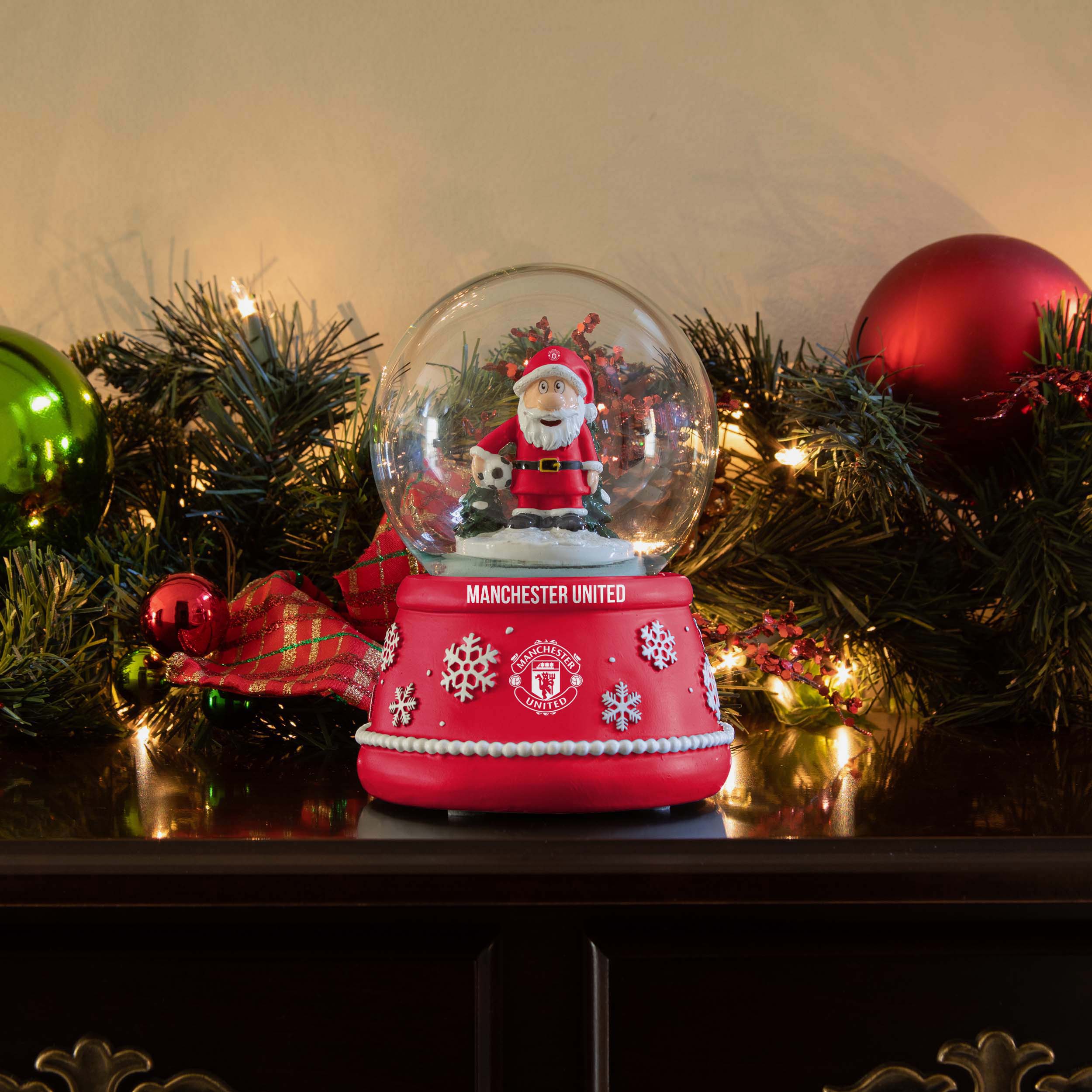 Manchester United FC Gnome Snow Globe - Image 4