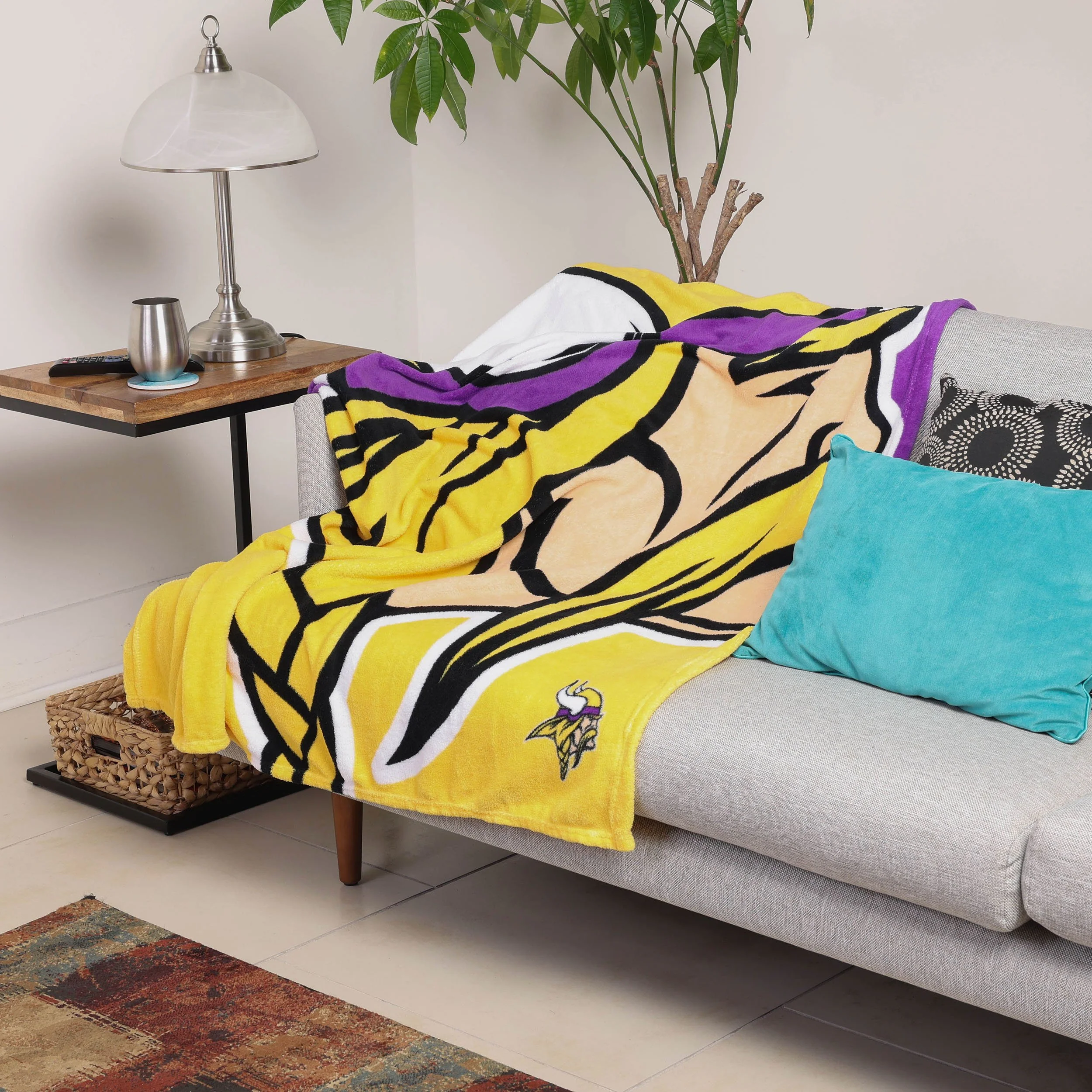 Minnesota Vikings Supreme Slumber Plush Throw Blanket - Image 2