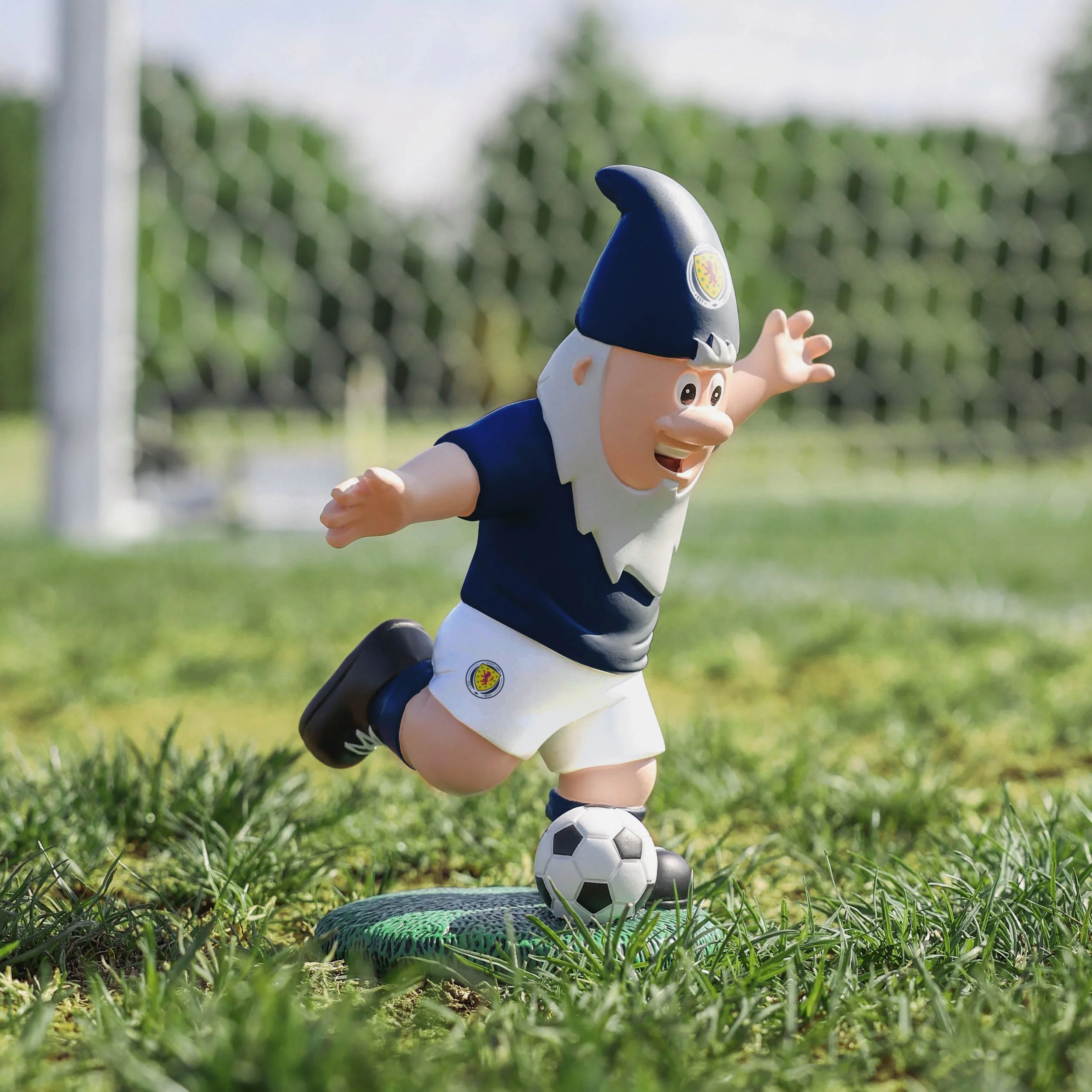 Scotland Striker Gnome - Image 5