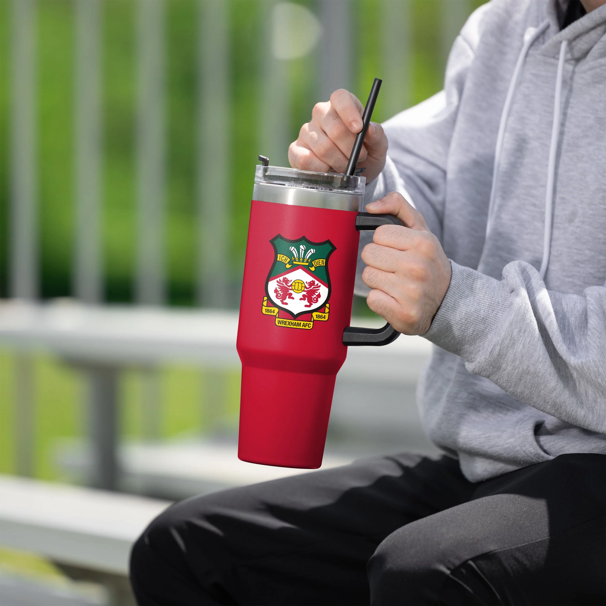 Wrexham AFC Team Crest  1.1 Litre Tumbler - Image 4